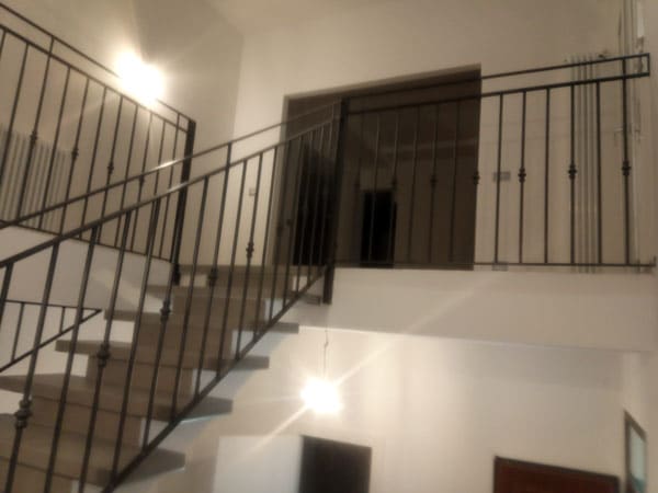 Scale-in-metallo-moderne-su-misura-400x284.jpg